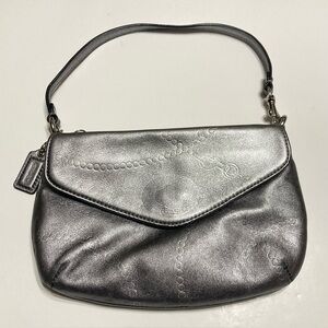 Vintage Coach Y2K Grayish Silver Leather Chain Emblem Embossed Wristlet Hangtag